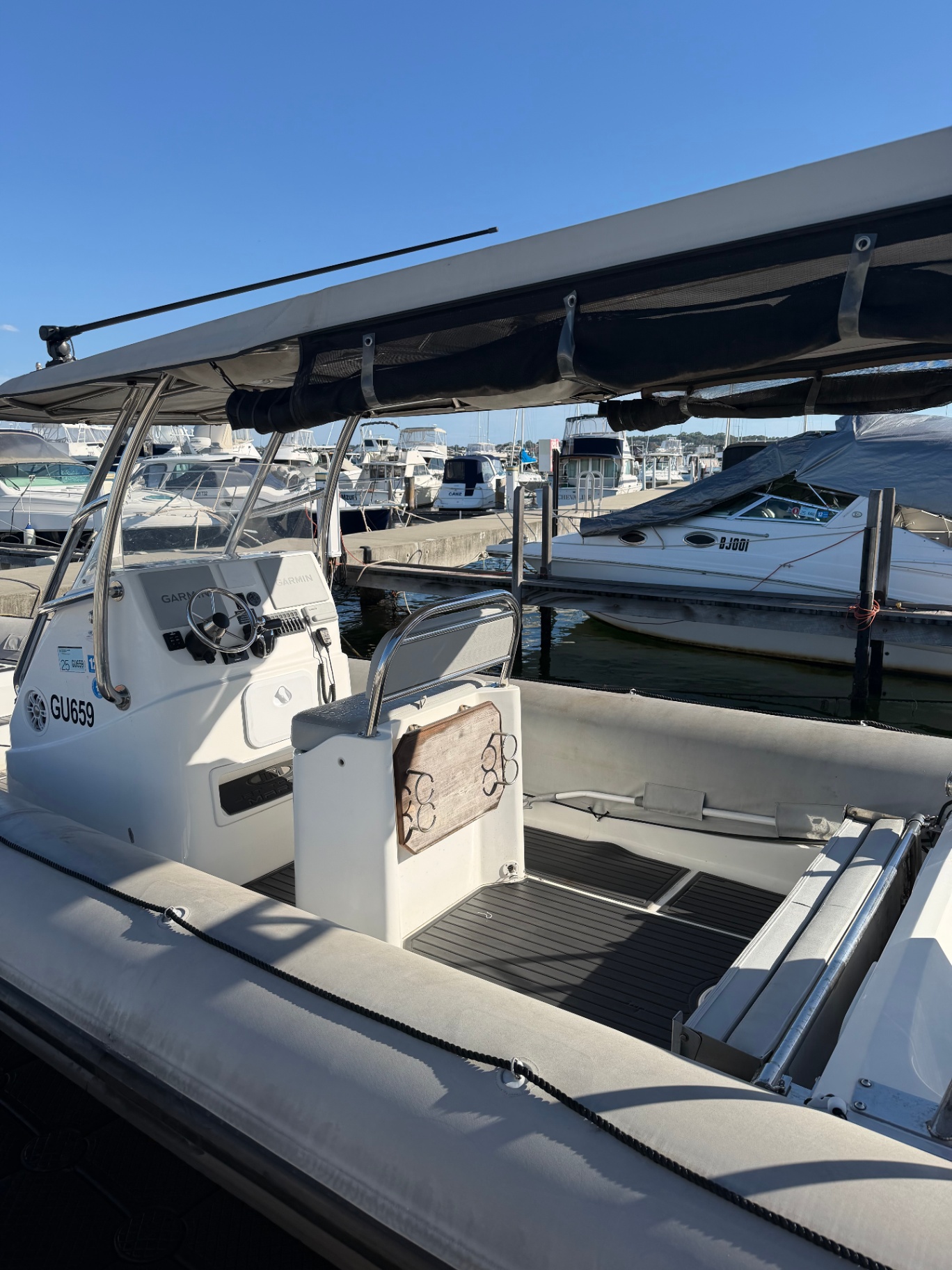 Centre console RIB at the pen